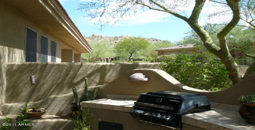 Built in gas BBQ on the patio for casual dinners