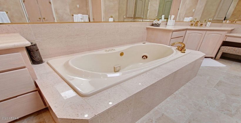 Master Tub