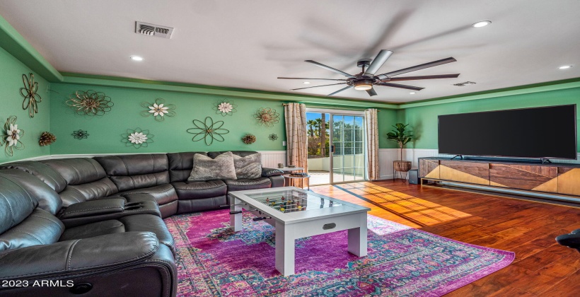 Comfortable private room with deck over looking the yard and Santan Mountain views.