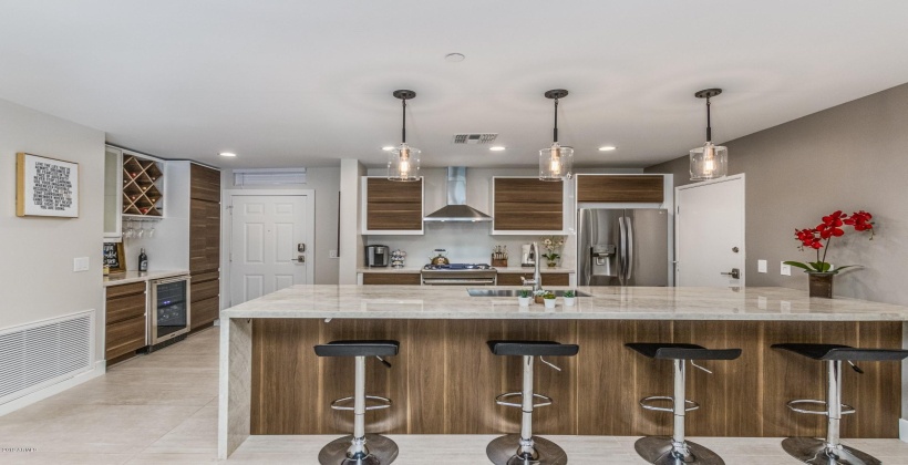 Stunning Kitchen with large counter bar