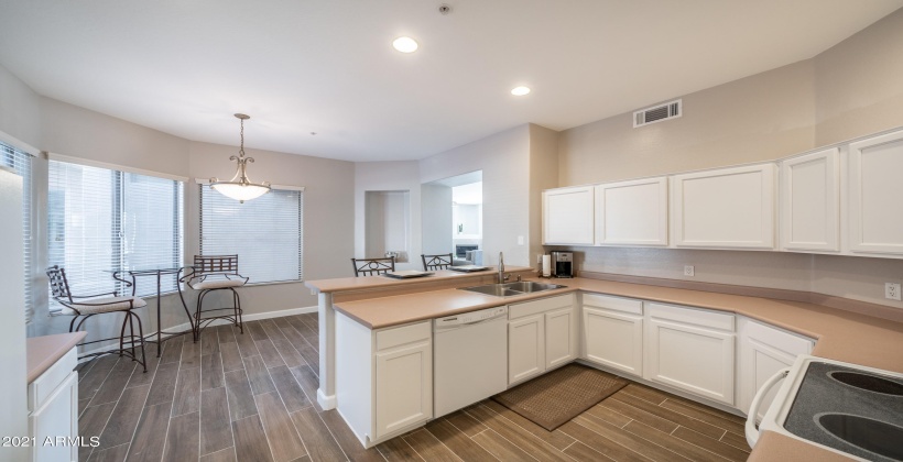 Lots of natural light in kitchen