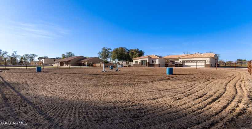 Round pen with Sprinklers