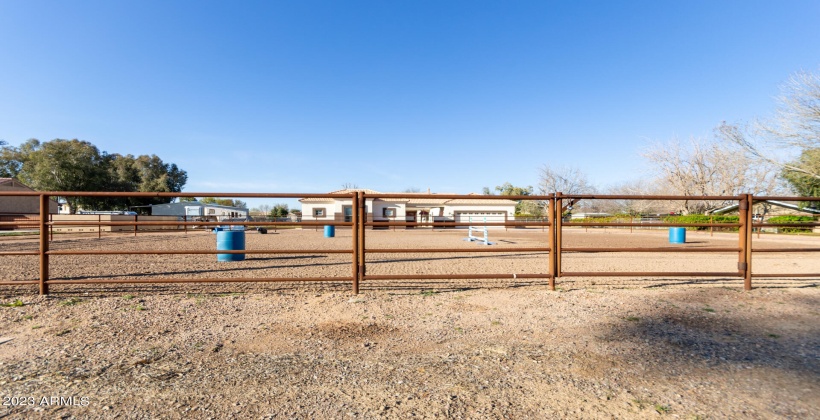 Round Pen in Front Yard