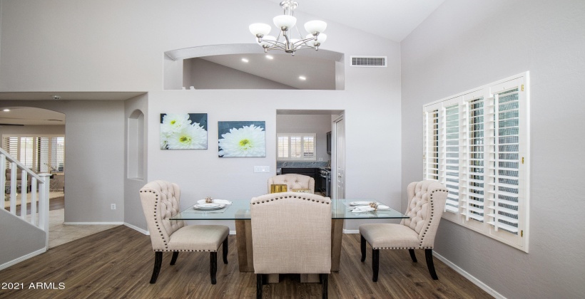 FORMAL DINING ROOM!