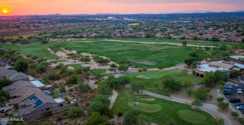 WALK TO MCDOWELL MOUNTAIN RANCH GOLF CLUB!!! RESTAURANT AND BAR IN THE CLUB HOUSE! OUTDOOR DINING AREA THAT IS GORGEOUS! WATCH THE SUNSETS WHILE SITTING AROUND A FIRE!