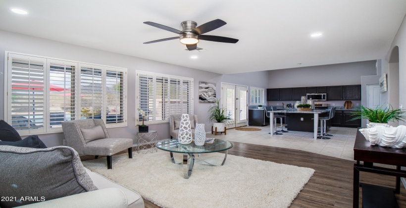 OPEN FLOOR PLAN! KITCHEN OPENS UP TO THE FAMILY ROOM!