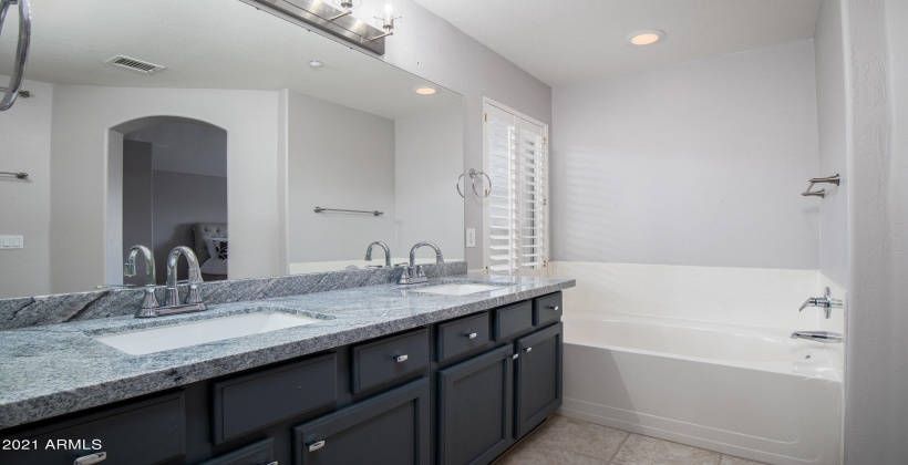 MASTER BATHROOM WITH BATHTUB AND SEPERATE SHOWER,DUAL SINKS.BRAND NEW GRAY AND WHITE GRANITE,NEW SINKS AND FAUCETS THAT LIGHT UP! COOL FAUCETS THAT LIGHT UP AT NIGHT!