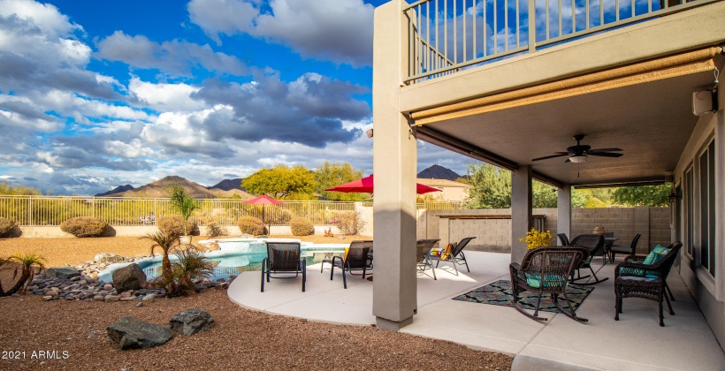 HUGE COVERED PATIO FOR OUTDOOR LIVING!