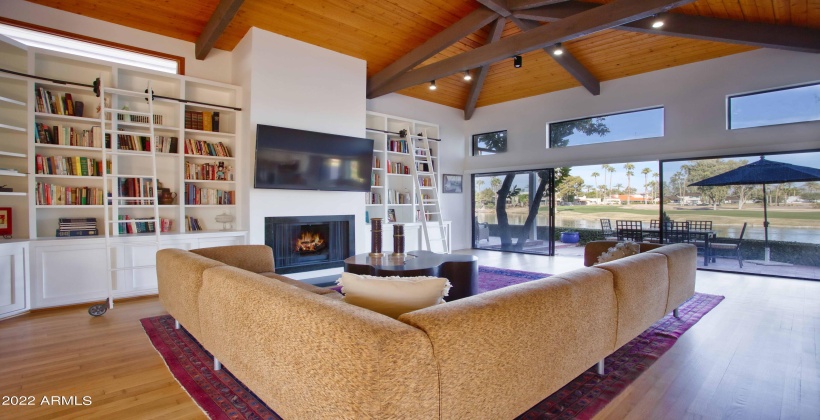 Living room with views of the lake