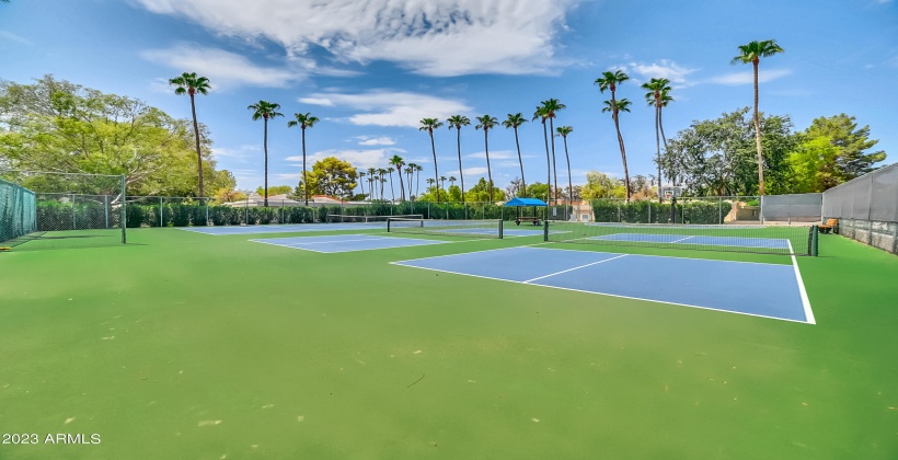 Tennis and Pickleball courts free to use when you rent!!