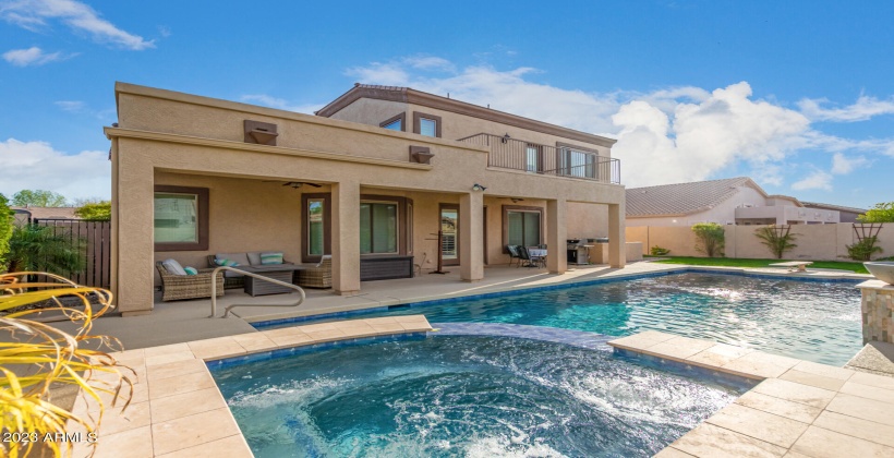 Hot tub + heated pool