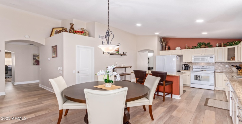 Kitchen and FamilyRoom just flows together