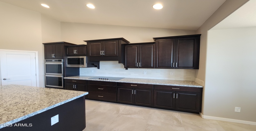 ACTUAL PICTURE OF THE KITCHEN WITH 36 INCH COOKTOP AND BUILT IN EXHAUST IN CABINET