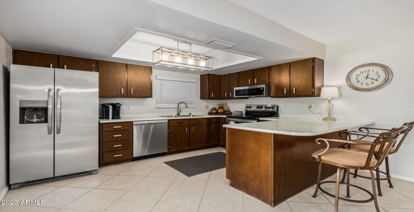 Large Refridgerator and nice cabinetry