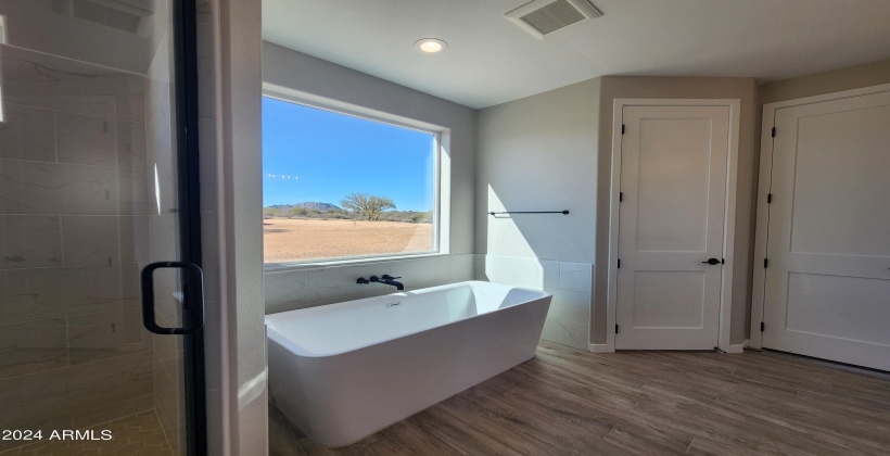 MASTER BATH FREE STANDING SOAKING TUB