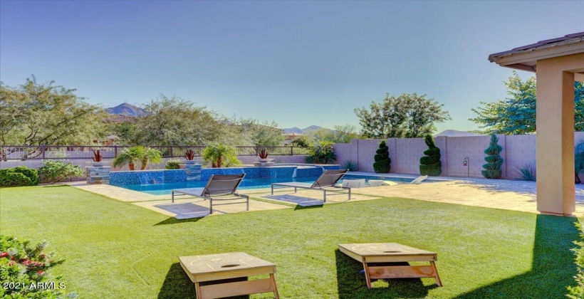 Resort Living at it's best ....relax beside the sparkling swimming pool and enjoy the views of the McDowell Mountains