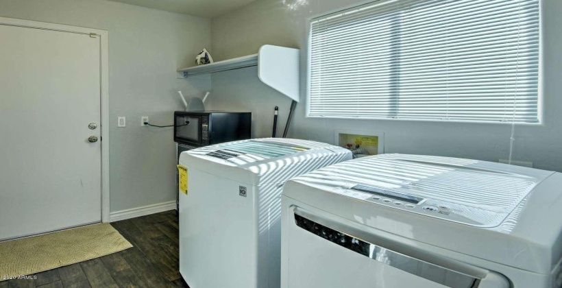 Washer/Dryer included