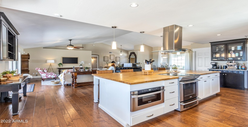 Kitchen Island with 2 ovens