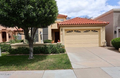 3 Bd, 2 Ba, 2 CG, Front yard landscaping included in HOA fee.