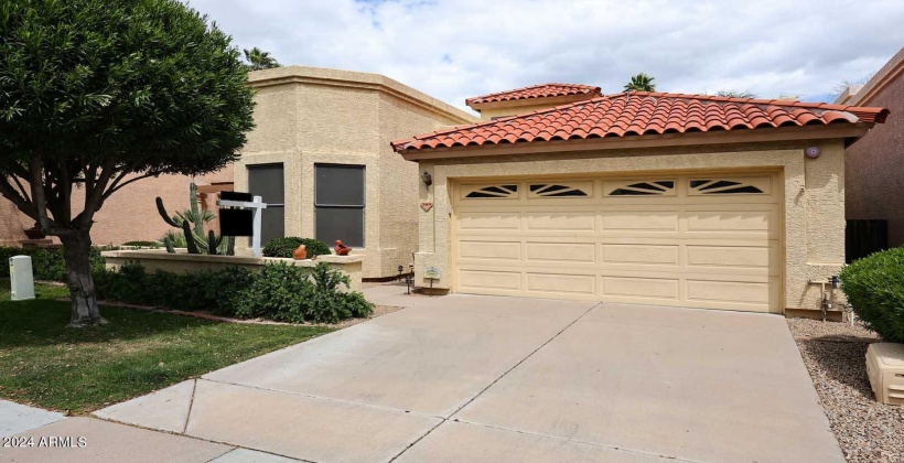 3 Bd, 2 Ba, 2 CG, Front yard landscaping included in HOA fee.