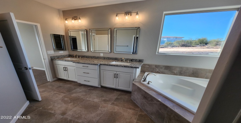 MASTER BATH - ACTUAL PHOTO OF FINISHED HOME