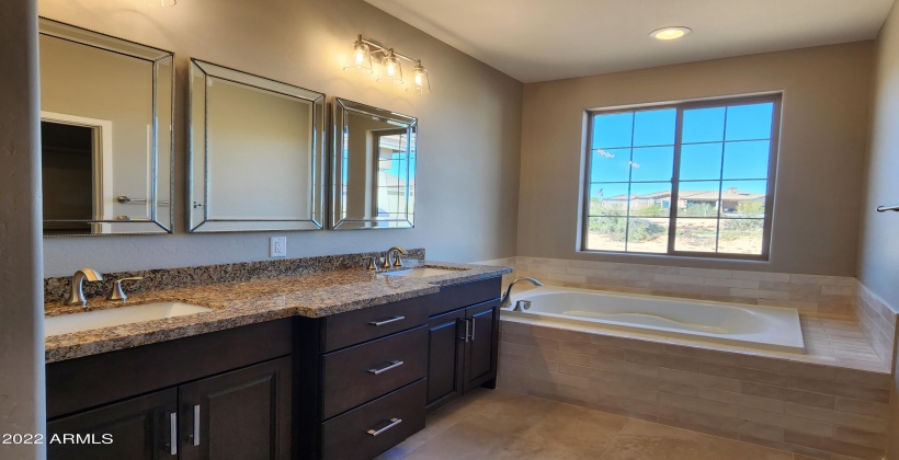 MASTER BATH - ACTUAL PHOTO OF FINISHED HOME