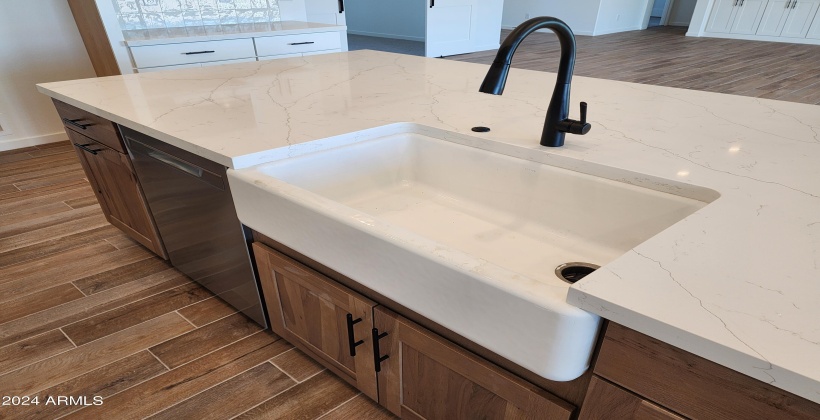 CAST IRON FARMER SINK IN ISLAND (ACTUAL PICTURE OF THE FINISHED HOME AS OF APRIL 7, 2024)