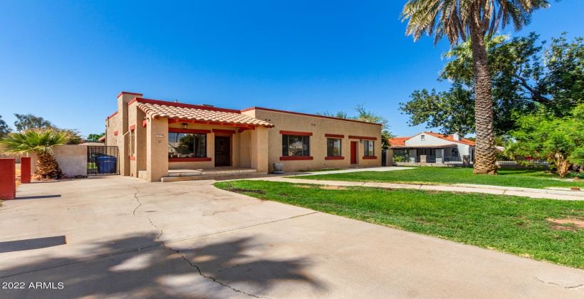 Home entrance with covered patio