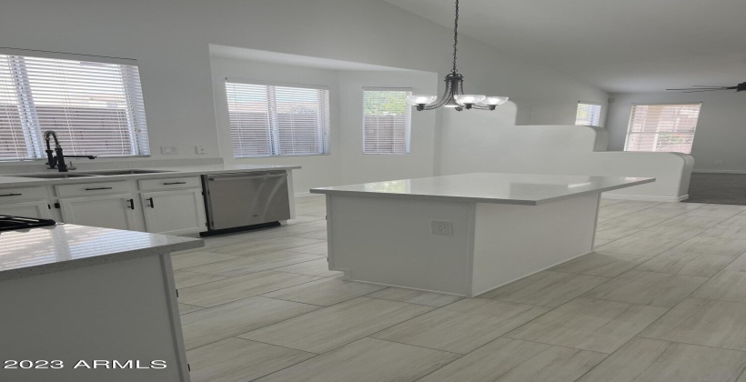 (2023) NEW Quartz Countertops*NEW tile