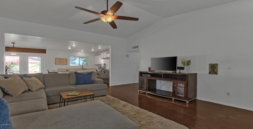 Open living room, Kitchen, floor plan