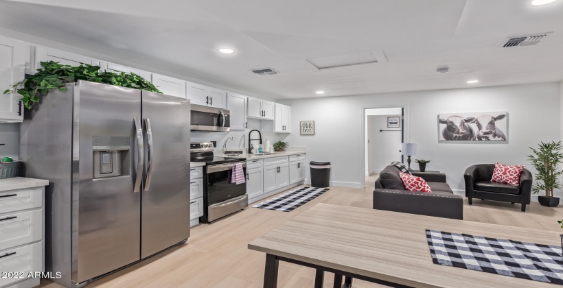 Casita kitchen and dining area